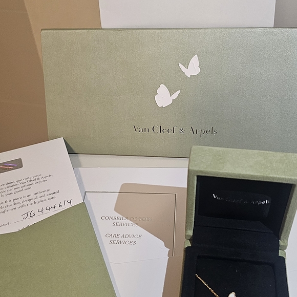 Van Cleef & Arpels White and Gold Butterfly Bracelet - Picture 2 of 7